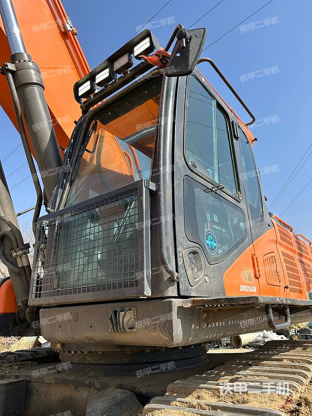 驾驶室整体（整机外观）