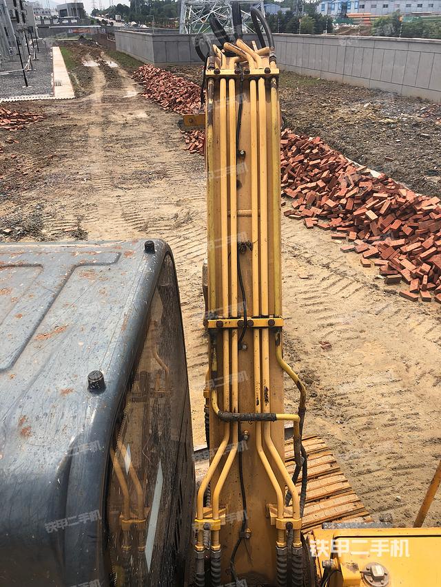 驾驶室顶部（整机外观）