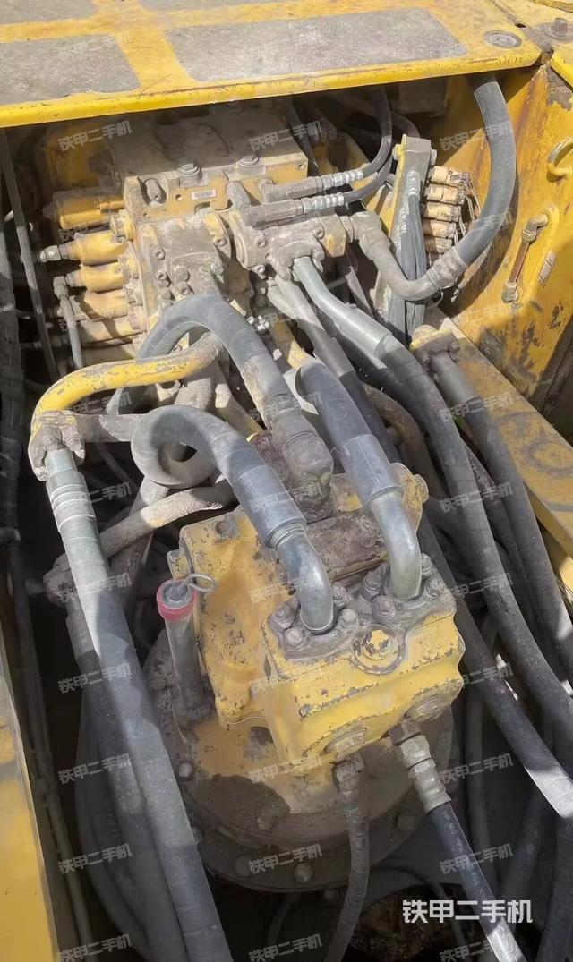 回转马达和主控阀（整机外观）