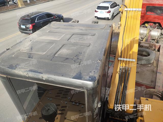 驾驶室顶部（整机外观）