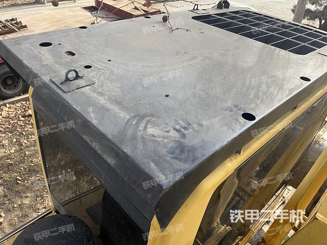 驾驶室顶部（整机外观）