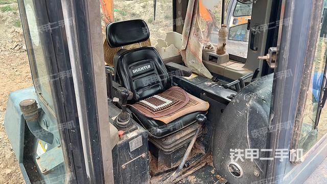 驾驶室操作台（设备外观及核心部件）