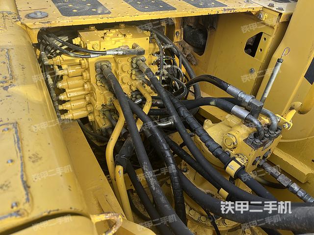 回转马达和主控阀（整机外观）