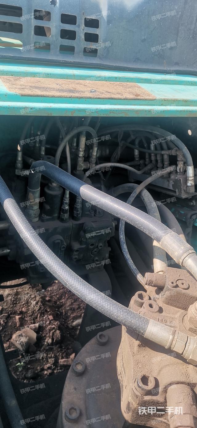 回转马达和主控阀（整机外观）