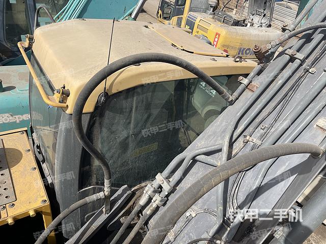 驾驶室顶部（整机外观）