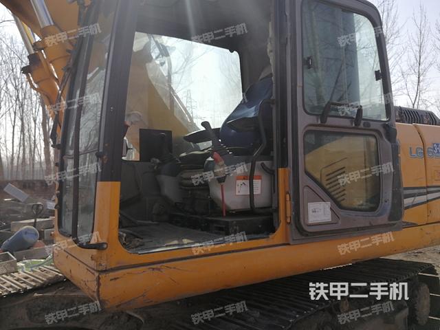 驾驶室整体（整机外观）