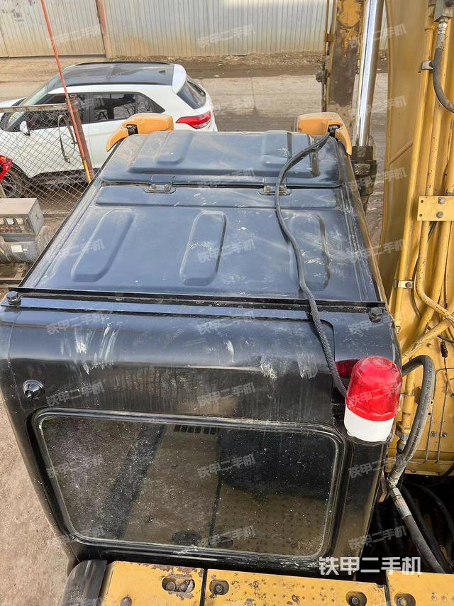 驾驶室顶部（整机外观）