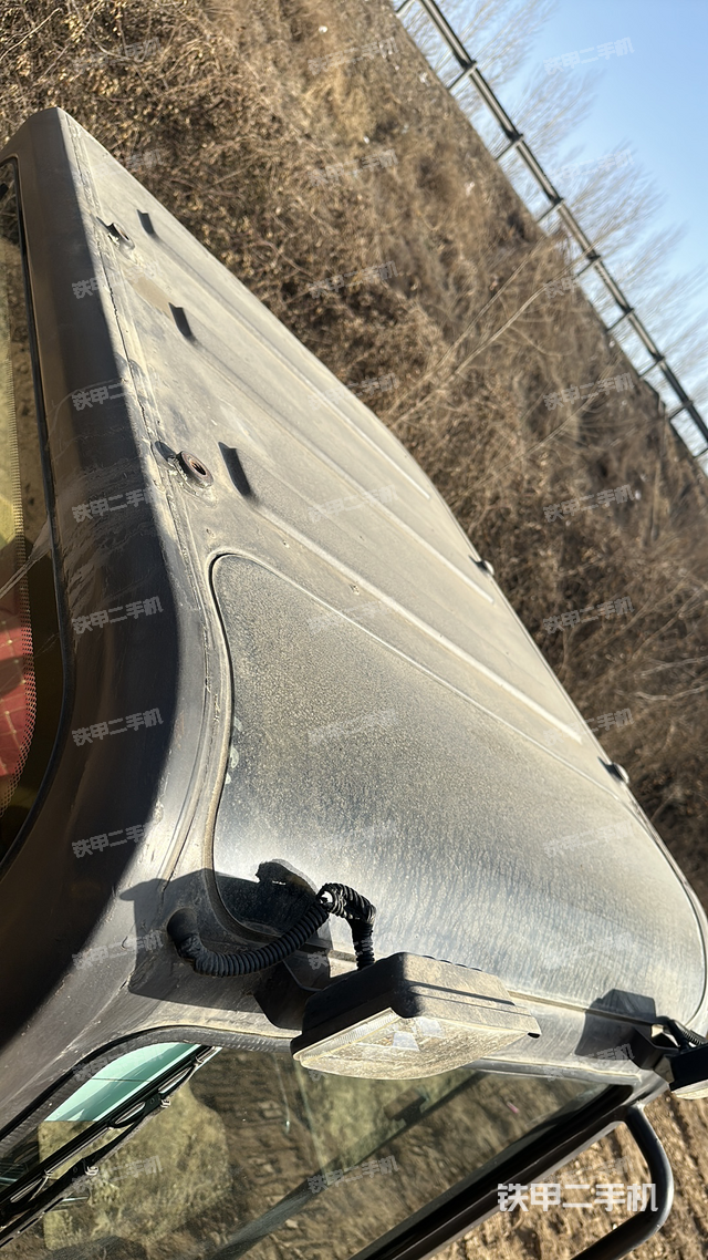 驾驶室顶部（整机外观）