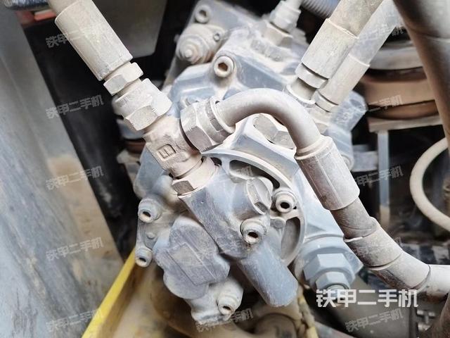 液压泵舱室正面整体（整机外观）