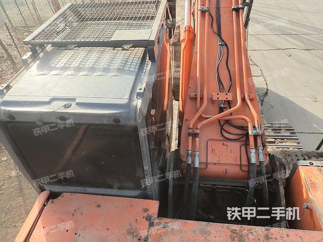 驾驶室顶部（整机外观）