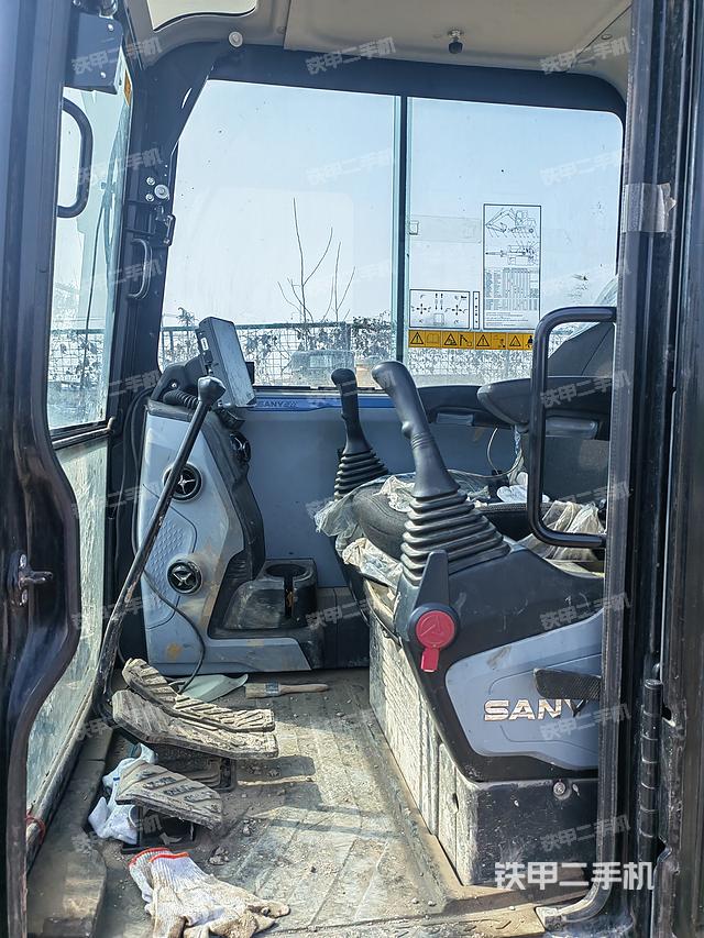 驾驶室整体（整机外观）