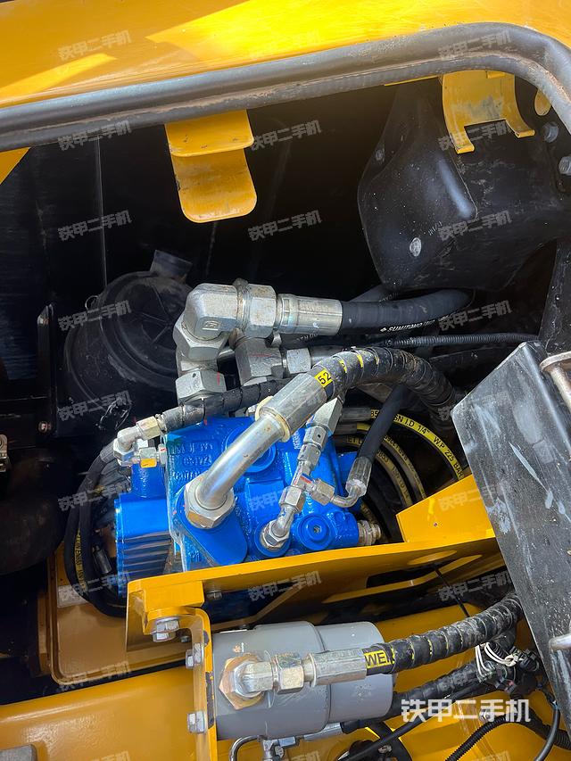 回转马达和主控阀（整机外观）