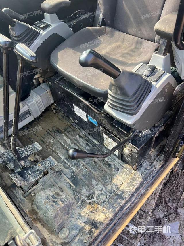 驾驶室整体（整机外观）