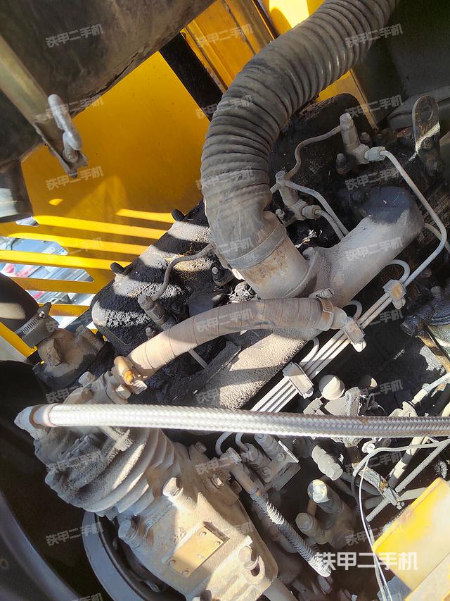 发动机右侧（整机外观及大件）