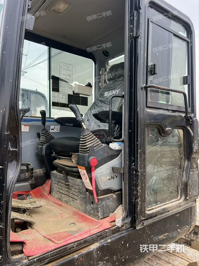 驾驶室整体（整机外观）