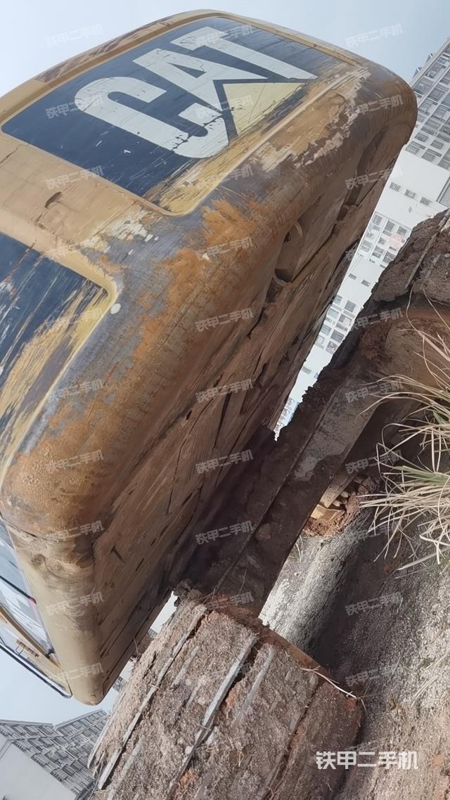 驾驶室顶部（整机外观）