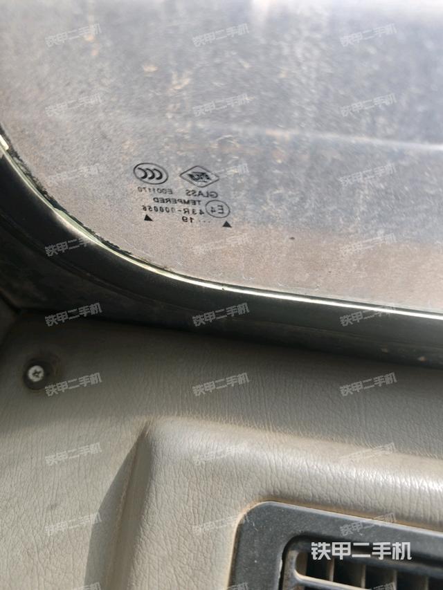 后窗玻璃角标（驾驶室部分）