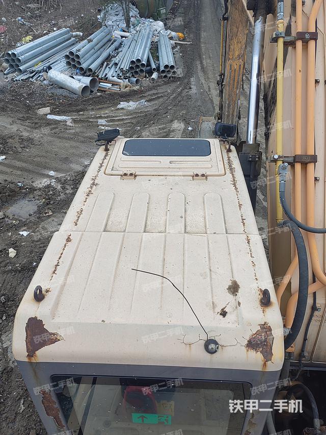 驾驶室顶部（整机外观）