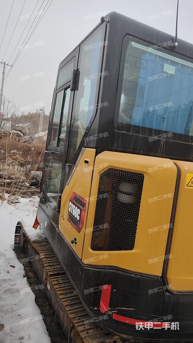 回转马达和主控阀（整机外观）