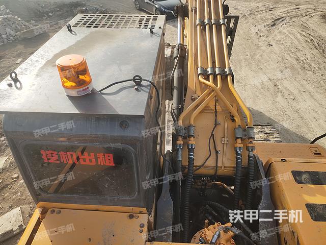 驾驶室顶部（整机外观）