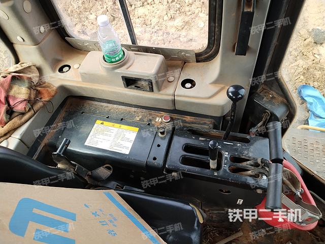 驾驶室操作台（设备外观及核心部件）