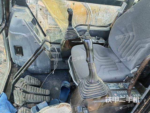 驾驶室整体（整机外观）