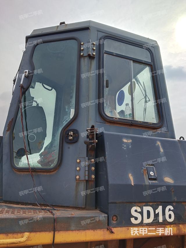 整机右侧（设备外观及核心部件）