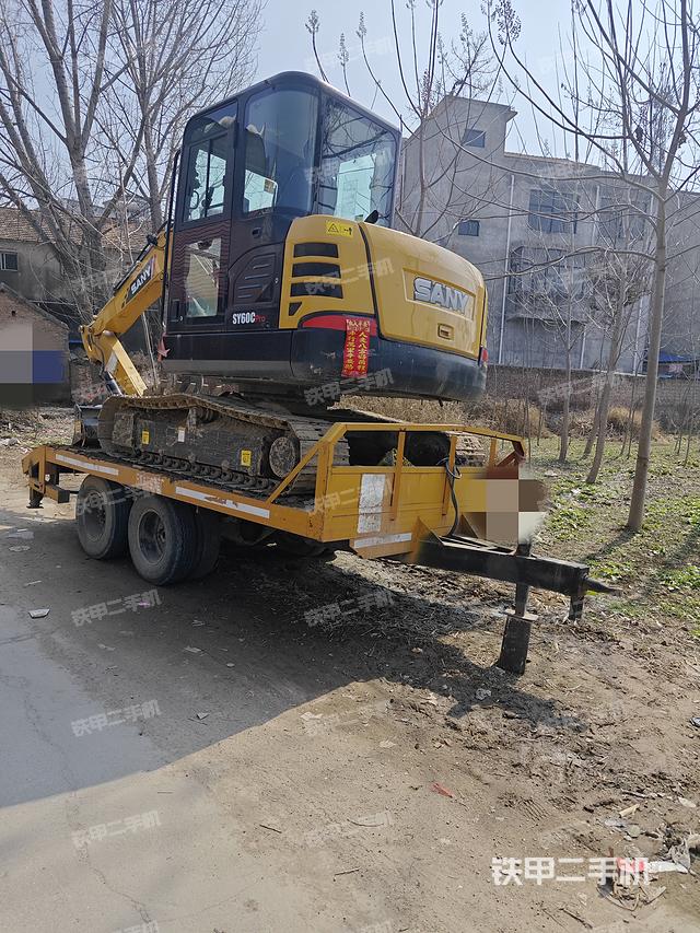 回转马达和主控阀（整机外观）