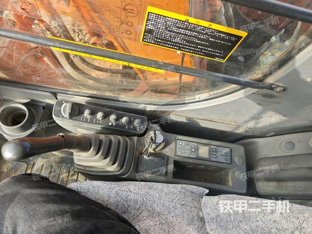 座椅右侧控制台/钥匙门/油门/含右手柄（驾驶室部分）