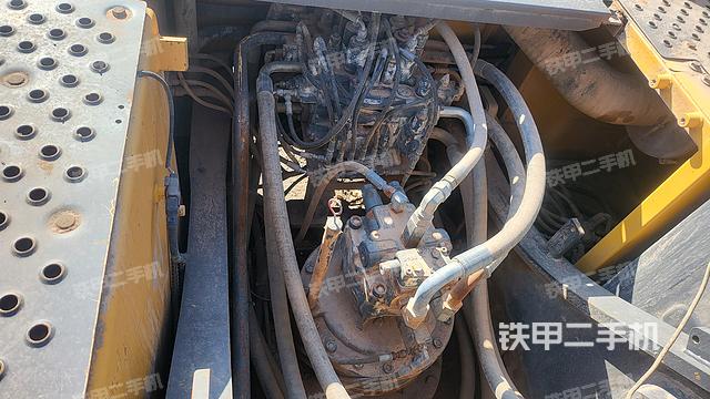 回转马达和主控阀（整机外观）