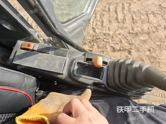 座椅左侧控制台/音响/含左手柄（驾驶室部分）