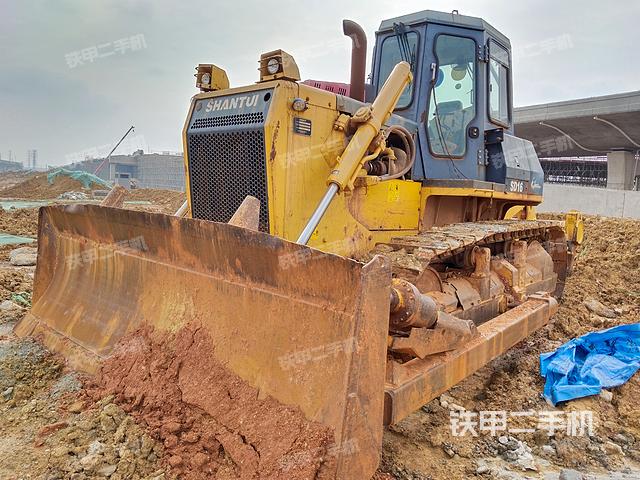 山推SD16标准型推土机
