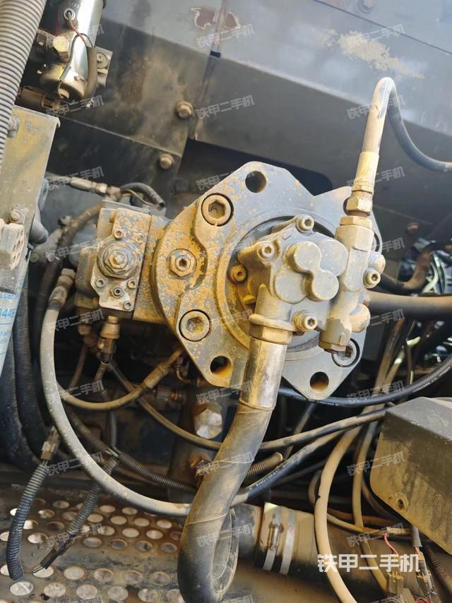 液压泵斜45 左（大件舱室）