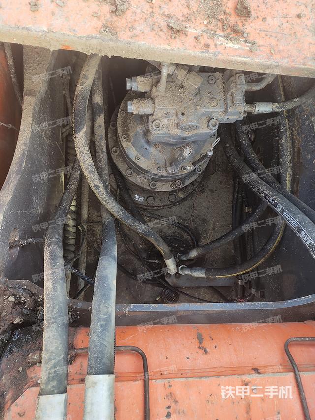 回转马达和主控阀（整机外观）