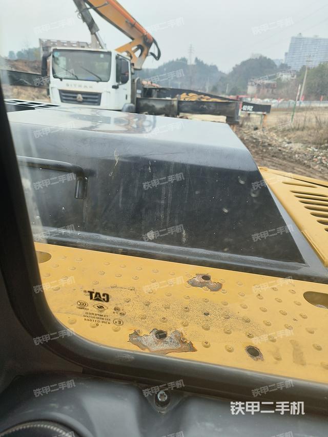 驾驶室顶部（整机外观）