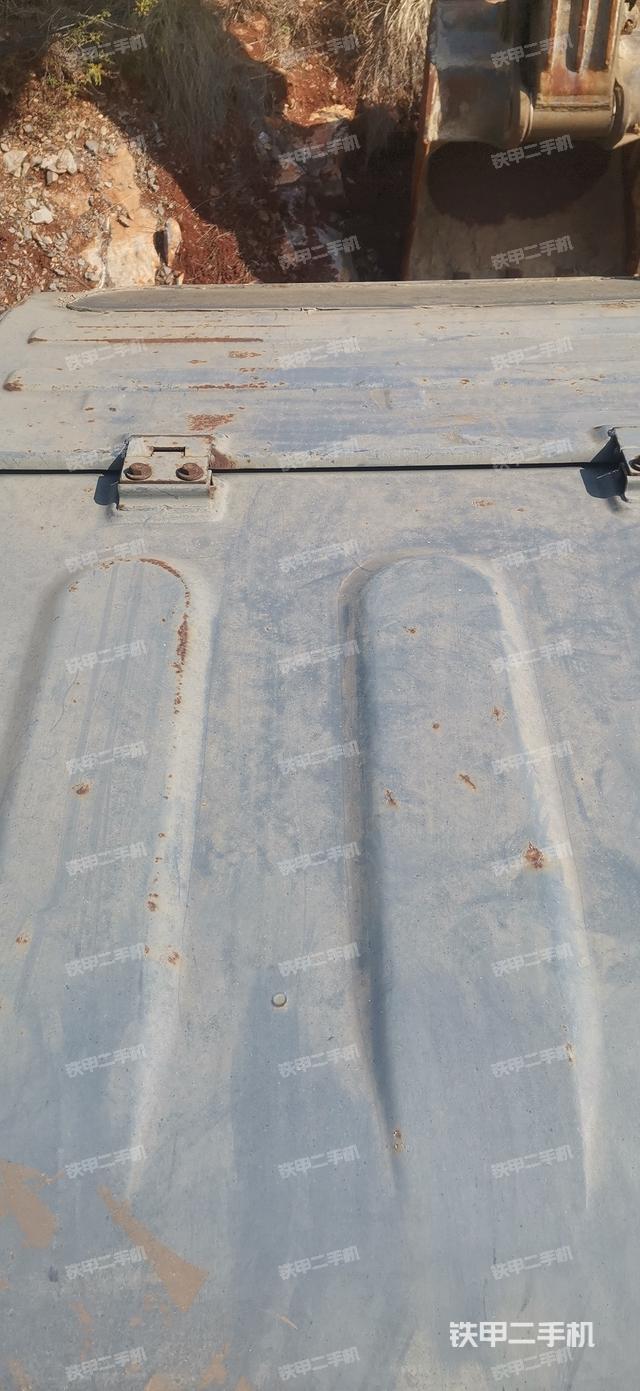 驾驶室顶部（整机外观）