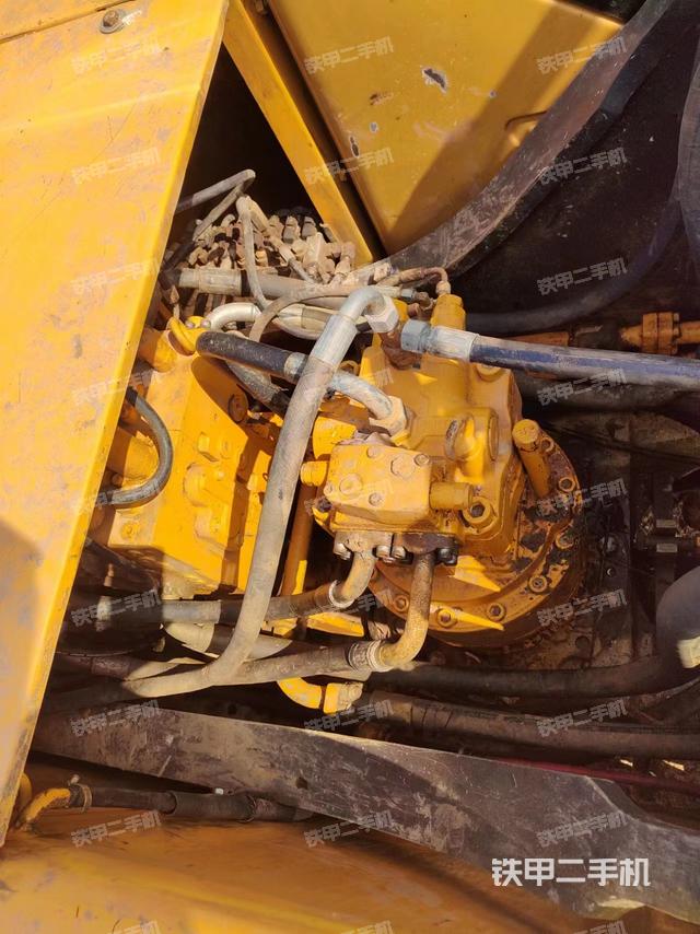 回转马达和主控阀（整机外观）