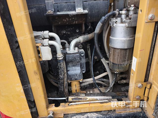 液压泵舱室正面整体（整机外观）