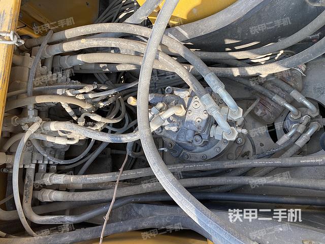 回转马达和主控阀（整机外观）