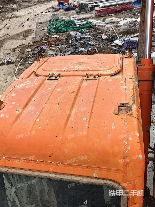 驾驶室顶部（整机外观）