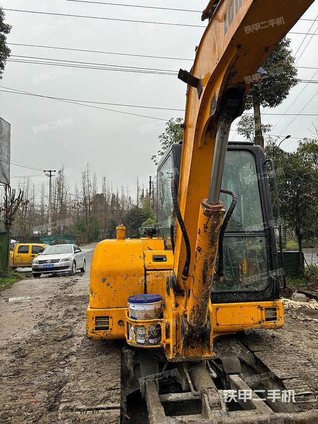 驾驶室顶部（整机外观）