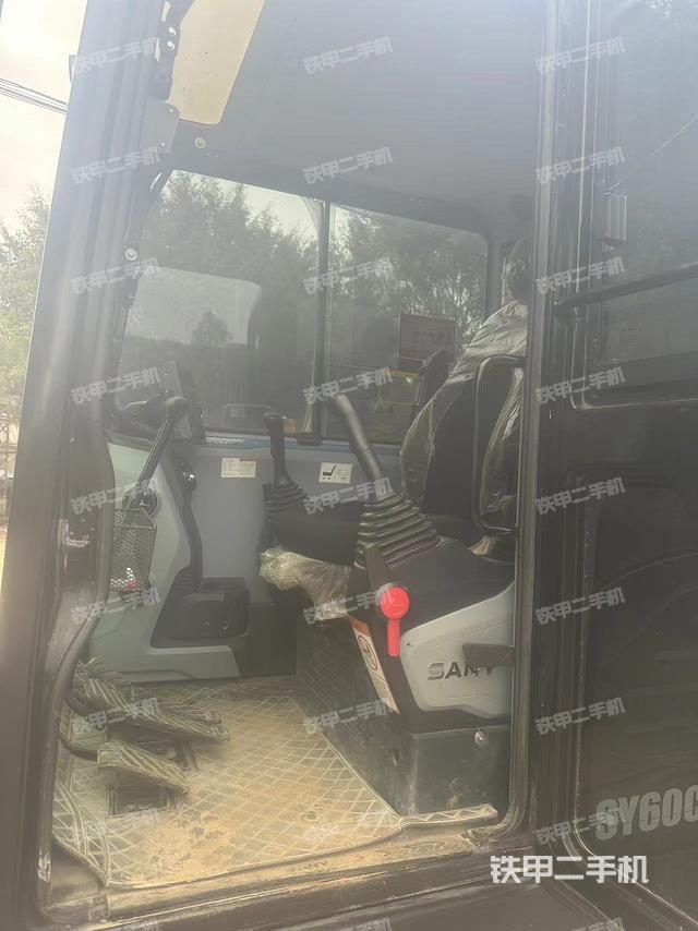 驾驶室整体（整机外观）