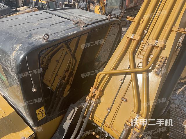 驾驶室顶部（整机外观）