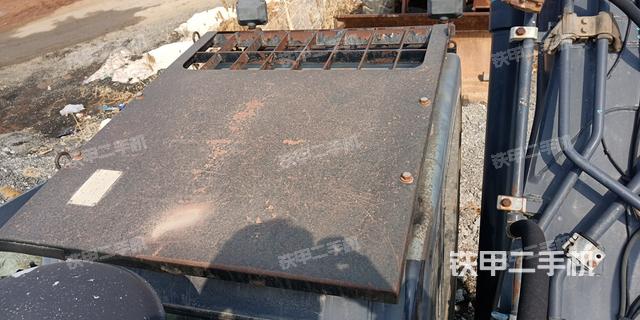 驾驶室顶部（整机外观）