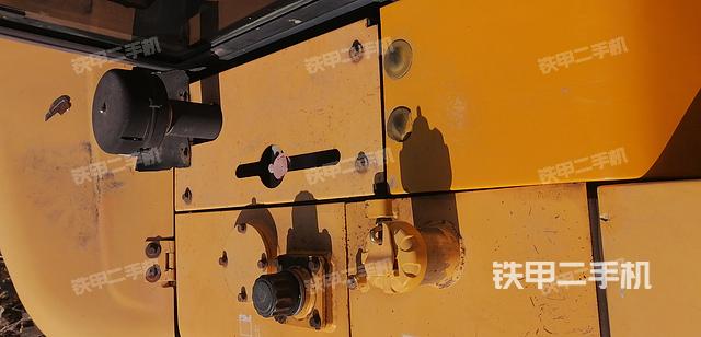 驾驶室顶部（整机外观）