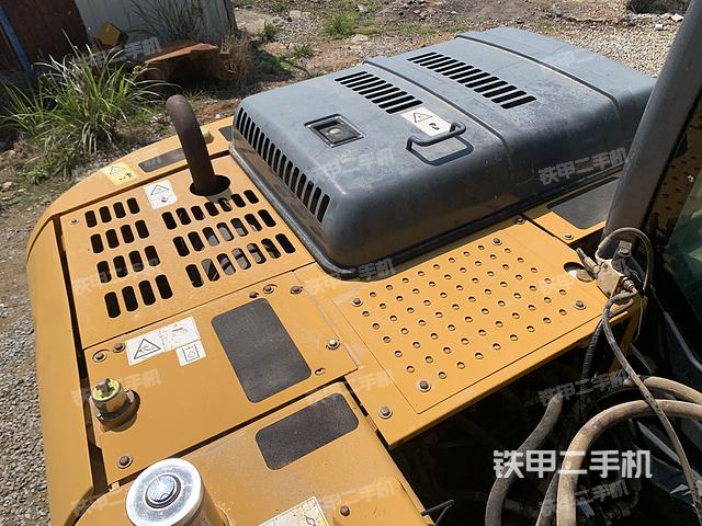 驾驶室顶部（整机外观）