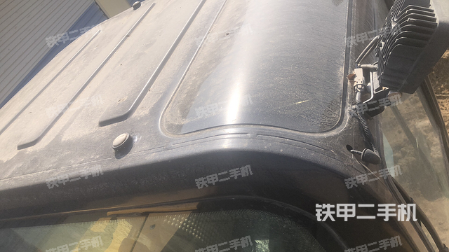 驾驶室顶部（整机外观）