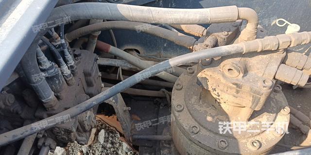 回转马达和主控阀（整机外观）