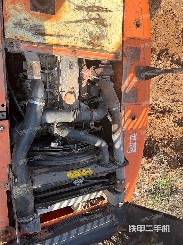 回转马达和主控阀（整机外观）