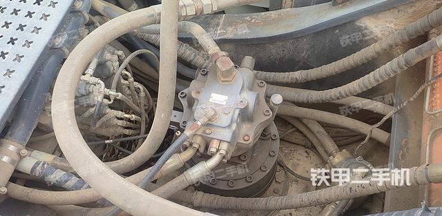 回转马达和主控阀（整机外观）